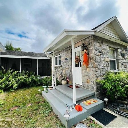 Cozy Cottage River House Weeki Wachee Exterior photo