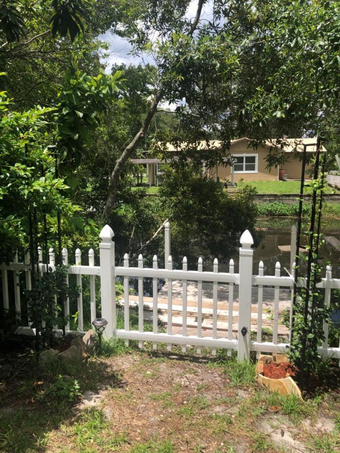 Cozy Cottage River House Weeki Wachee Exterior photo