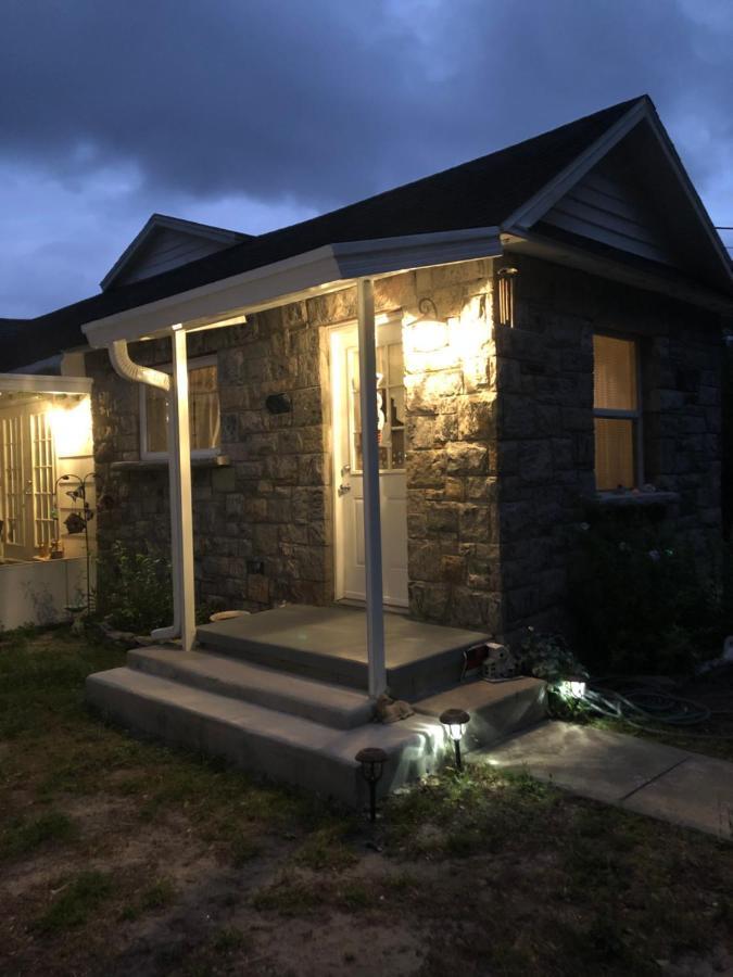 Cozy Cottage River House Weeki Wachee Exterior photo