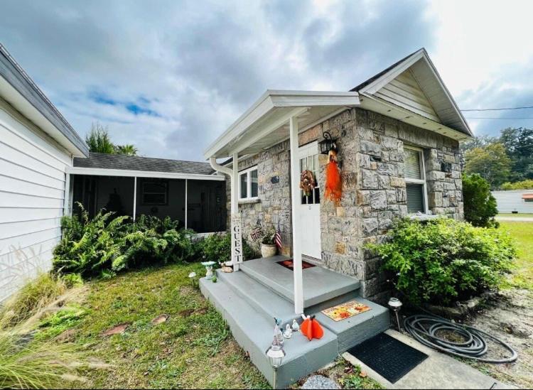 Cozy Cottage River House Weeki Wachee Exterior photo