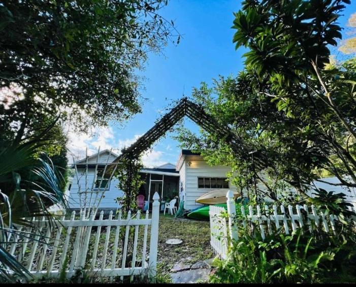 Cozy Cottage River House Weeki Wachee Exterior photo